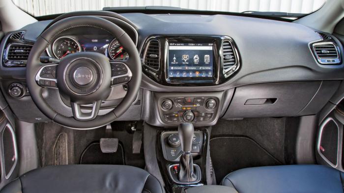 Το εσωτερικό του Jeep Compass 2017-2025 δεν παρουσιάζει φθορές