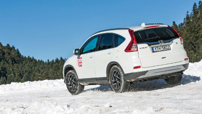 Η ύπαρξη της τετρακίνησης Honda Real Time AWD αυξάνει την πρόσφυση του CR-V τόσο στις στροφές, όσο και σε συνθήκες οδήγησης με μειωμένη πρόσφυση, όπως το χιόνι.