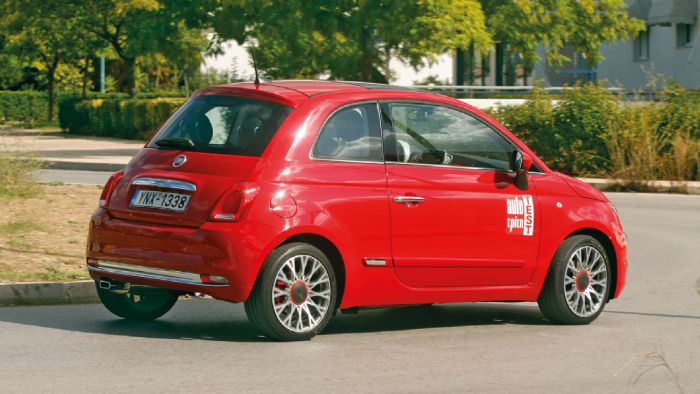 Σταθερό στις ευθείες και ουδέτερο στις στροφές είναι το Fiat 500, που έχει ευχάριστη συμπεριφορά και καλό «πάτημα».
