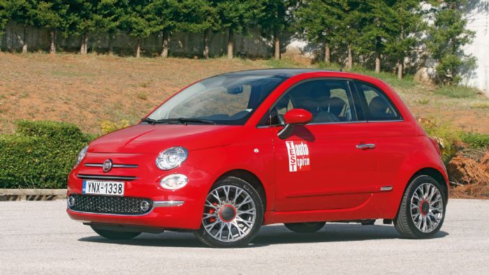 Το Fiat 500 με τις ρετρό σχεδιαστικές του παραπομπές καταφέρνει να δείχνει μοντέρνο και διαφορετικό προκαλώντας χαμόγελα νοσταλγίας στο πέρασμά του.