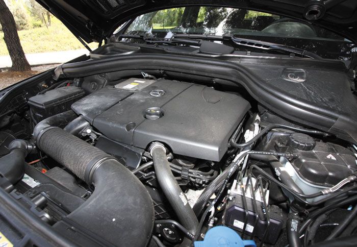 Ο τετρακύλινδρος diesel έχει «μόνο» 2.147 κυβικά, αποδίδει 204 ίππους και κυρίως 500 Nm ροπής,  που αποδεικνύονται μεγάλο προσόν και εκτός δρόμου.