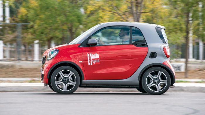 Ο turbo κινητήρας των 90 ίππων του smart fortwo διαθέτει πολύ καλή απόδοση και χαρίζει σβέλτες επιδόσεις.