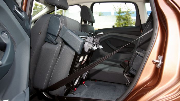 Τα καθίσματα του C-MAX έχουν τις περισσότερες πολυχρηστικές δυνατότητες, με αποτέλεσμα το μοντέλο της Ford να κερδίζει στη μάχη των χώρων.