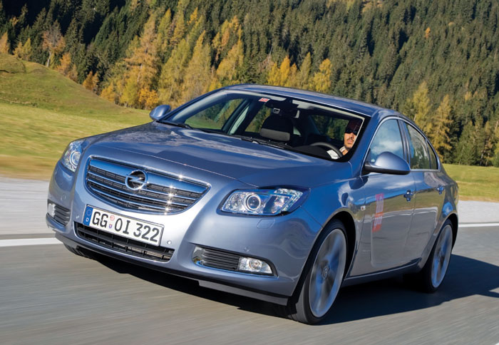 Τι έχει το Opel Insignia που δεν έχουν τα άλλα μεσαία και πουλάει 1.000 αυτοκίνητα το μήνα; 