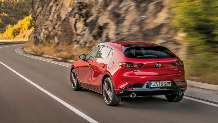Κορυφαία αίσθηση και ακρίβεια στις εντολές του οδηγού του επιδεικνύει το Mazda3 σε γρήγορους ρυθμούς, αποτελώντας το πιο drivers car της παρουσίασής μας.