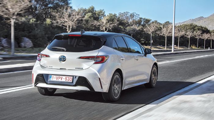H Toyota Corolla συνδυάζει με τον καλύτερο τρόπο την άνεση με την ευχάριστη οδική συμπεριφορά, ενώ αποτελεί το καλύτερο στην καθημερινή χρήση αυτοκίνητο της κατηγορίας. H Toyota Corolla συνδυάζει με τον καλύτερο τρόπο την άνεση με την ευχάριστη οδική συμπεριφορά, ενώ αποτελεί το καλύτερο στην καθημερινή χρήση αυτοκίνητο της κατηγορίας.