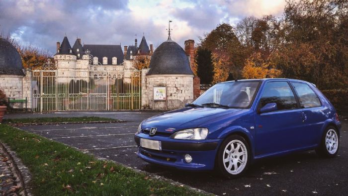 Το Peugeot 106 GTi διαφέρει από τις προηγούμενες εκδόσεις λόγω της τοποθέτησης προβολέων ομίχλης στον εμπρός προφυλακτήρα, της αφαίρεσης των λευκών σιδερένιων ζαντών που συναντάμε στις πρώτες εκδόσεις