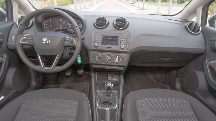 Το εσωτερικό του SEAT Ibiza είναι καλοφτιαγμένο και όμορφο στη σχεδίαση.