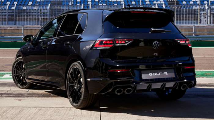 Σύμφωνα με την Volkswagen, το 0-100 χλμ./ώρα στο Golf R των 333 ίππων γίνεται σε 4,6 δευτερόλεπτα. Σύμφωνα με την Volkswagen, το 0-100 χλμ./ώρα στο Golf R των 333 ίππων γίνεται σε 4,6 δευτερόλεπτα.
