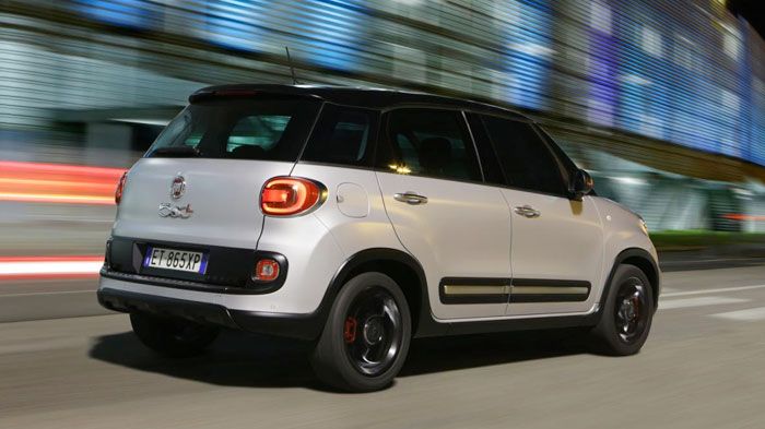Το εξωτερικό της «μουσικής» έκδοσης του 500L ξεχωρίζει μιας και διαθέτει δύο τόνους αποχρώσεων, γκρι και μαύρου. Το εξωτερικό της «μουσικής» έκδοσης του 500L ξεχωρίζει μιας και διαθέτει δύο τόνους αποχρώσεων, γκρι και μαύρου.