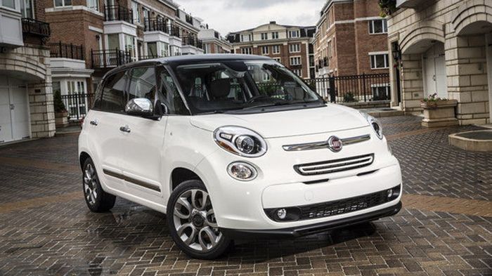 Το Fiat 500L, που εικονίζεται εδώ, γίνεται κι επαγγελματικό με την έκδοση Pro, η οποία προσφέρεται μόνο σε 4θέσια διάταξη καθισμάτων και πιο ευέλικτο εσωτερικό χώρο.