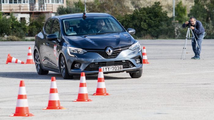 Η συμπεριφορά του νέου Renault Clio στην επιτυχημένη του προσπάθεια ήταν αψεγάδιαστη από την αρχή και την πρώτη αλλαγή πορείας.	