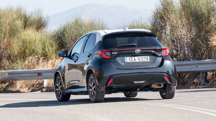Ακόμα και σε μια στριφτερή διαδρομή το Yaris σε κερδίζει και με το παραπάνω καθώς οι προβλέψιμες και προοδευτικές υποστροφικές αντιδράσεις του είναι ευχάριστες. Ακόμα και σε μια στριφτερή διαδρομή το Yaris σε κερδίζει και με το παραπάνω καθώς οι προβλέψιμες και προοδευτικές υποστροφικές αντιδράσεις του είναι ευχάριστες.