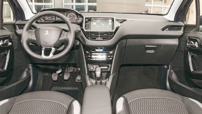 Το minimal εσωτερικό του Peugeot 208 συνεχίζει να είναι ποιοτικό στην κατασκευή και μοντέρνο στη σχεδίαση.