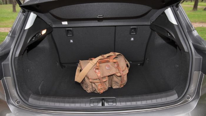 Με 440 λίτρα ωφέλιμου όγκου, ο χώρος αποσκευών του Fiat Tipo hatchback τοποθετείται στην κορυφή της κατηγορίας.