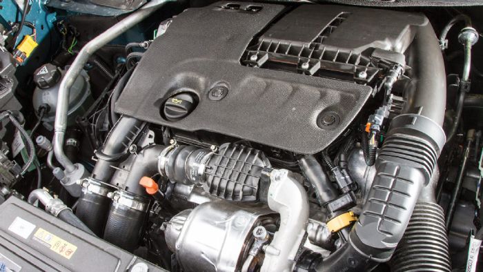 Ικανός ως προς την απόδοση και οικονομικός είναι ο 1,6 λίτρων BlueHDi κινητήρας της Peugeot και στο 5008. Ο πολιτισμένος του χαρακτήρας συμπληρώνεται και από το αρμονικό 6τάχυτο αυτόματο κιβώτιο ΕΑΤ6.