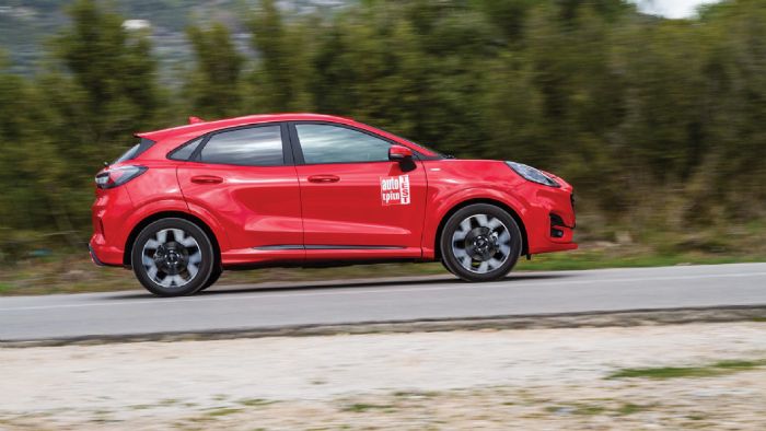 Ο 1.000άρης Ecoboost κινητήρας με τα 155 άλογα σε συνδυασμό με το ήπια υβριδικό σύστημα EcoBoost Hybrid προσφέρει «ζωντανές» επιδόσεις και συγκρατημένη κατανάλωση.