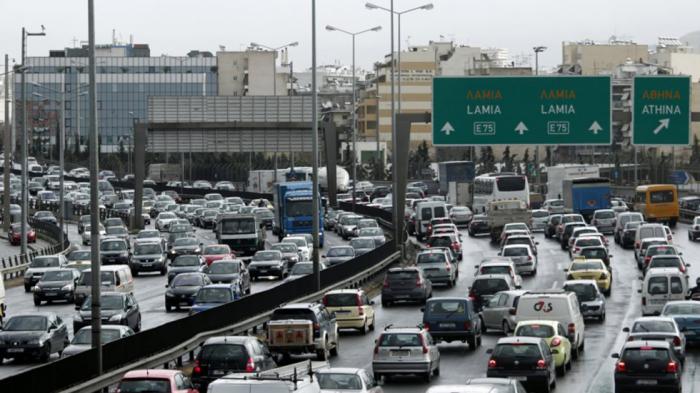 Οι Αθηναίοι χάνουν 7 ημέρες το χρόνο «πηγμένοι» στην κίνηση  