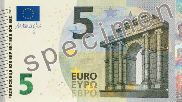 Προβλήματα παρατηρούνται στα αυτόματα μηχανήματα συναλλαγών, λόγω του νέου χαρτονομίσματος των 5 ευρώ.