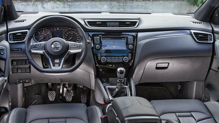 Aισθητά βελτιωμένη απτή ποιότητα και premium ύφος στην καμπίνα του ανανεωμένου Nissan Qashqai.