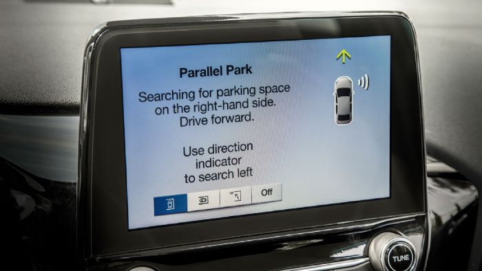 Το σύστημα Park Assist» εντοπίζει παράλληλη και κάθετη θέση στάθμευσης, στην οποία χωράει το αυτοκίνητό σας και στη συνέχεια αναλαμβάνει να κάνει τις μανούβρες του τιμονιού, ενώ εσείς χειρίζεστε μόνο 