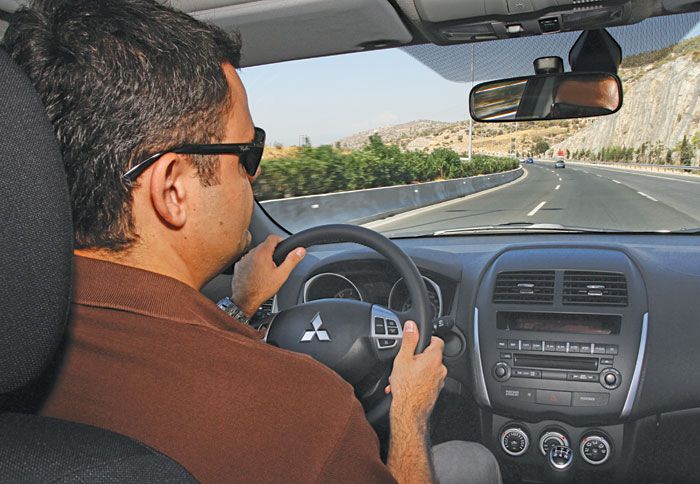 Ευκολοδήγητο και πρακτικό είναι το ASX, το οποίο παράλληλα είναι άνετο στο δρόμο και οικονομικό σε κατανάλωση. Ευκολοδήγητο και πρακτικό είναι το ASX, το οποίο παράλληλα είναι άνετο στο δρόμο και οικονομικό σε κατανάλωση.