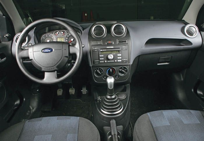 Το εσωτερικό του Fiesta διακρίνεται για την προσεγμένη ποιότητα κατασκευής, αλλά η εικόνα του είναι σχετικά λιτή.