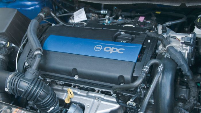 Κορυφαίες επιδόσεις προσφέρει το Opel Corsa OPC χάρη στον 1,6 turbo κινητήρα των 207 
ίππων.