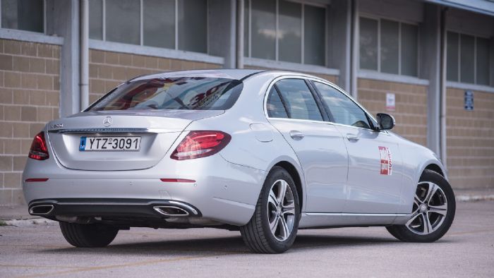 Συγκρίνετε τη νέα Mercedes E 200 με τον ανταγωνισμό.