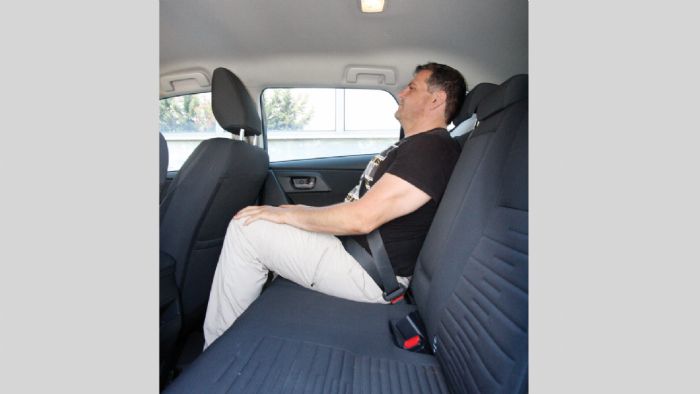 Το μεγαλύτερο πλάτος για τους πίσω επιβάτες διαθέτει καμπίνα του Toyota Auris, με αποτέλεσμα και εκεί να μπορούν να κάτσουν με άνεση τρεις ενήλικες.
