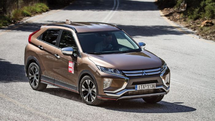 Δοκιμάζουμε τη νέα πρόταση της Mitsubishi, που αναβιώνει το όνομα Eclipse με δεύτερο συνθετικό το Cross, στην έκδοση με τον 1.500άρη turbo βενζινοκινητήρα ισχύος 163 ίππων. Δοκιμάζουμε τη νέα πρόταση της Mitsubishi, που αναβιώνει το όνομα Eclipse με δεύτερο συνθετικό το Cross, στην έκδοση με τον 1.500άρη turbo βενζινοκινητήρα ισχύος 163 ίππων.