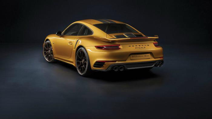 Στο πίσω μέρος του αυτοκινήτου η Porsche εγκατέστησε ένα νέο αεροδυναμικό διαχύτη. Στο πίσω μέρος του αυτοκινήτου η Porsche εγκατέστησε ένα νέο αεροδυναμικό διαχύτη.