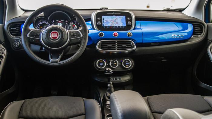 Μοντέρνο, πρακτικό και με πολύ καλή ποιότητα κατασκευής είναι το εσωτερικό του Fiat 500Χ ξεχωρίζοντας για την αισθητική του. Η οθόνη αφής των 7 ιντσών τονίζει τον σύγχρονο χαρακτήρα του.