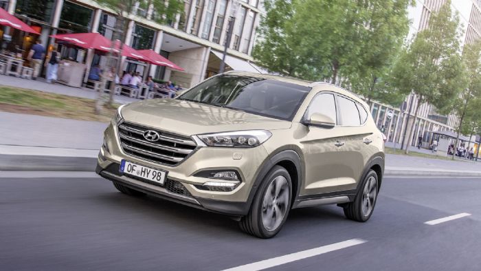 Το νέο Tucson είναι όμορφο, με τα νεύρα και τις ακμές του αμαξώματος να συνδυάζονται με ενδιαφέρουσες σχεδιαστικές λεπτομέρειες. Μεγάλες αισθητά είναι και οι διαστάσεις του. Το νέο Tucson είναι όμορφο, με τα νεύρα και τις ακμές του αμαξώματος να συνδυάζονται με ενδιαφέρουσες σχεδιαστικές λεπτομέρειες. Μεγάλες αισθητά είναι και οι διαστάσεις του.