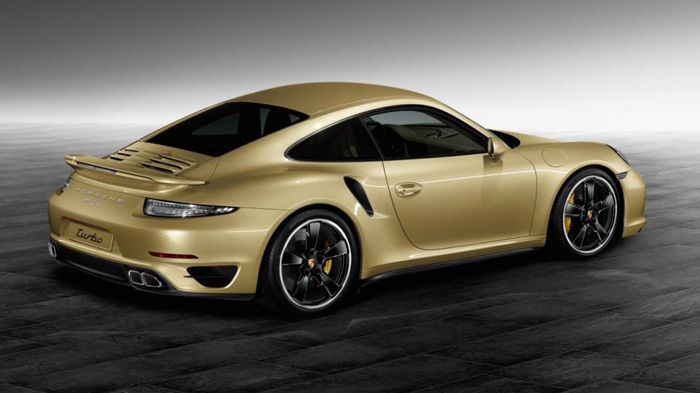 Με ανασχεδιασμένα πίσω φωτιστικά και ένα έντονο χρυσαφί μεταλλικό χρώμα, η special edition 911 Turbo δεν μπορεί να περάσει απαρατήρητη.