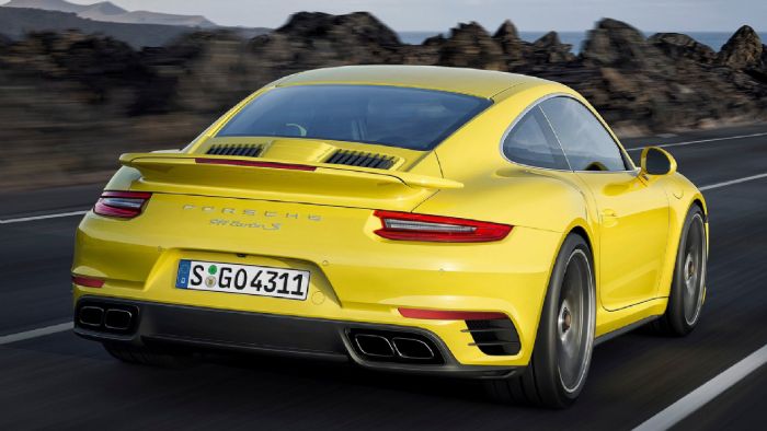 Η «κανονική» 911 Turbo S (φωτό) έχει ισχύ 560 ίππων, καθώς διαθέτει ένα turbo 6κύλινδρο (σε σειρά) μοτέρ.