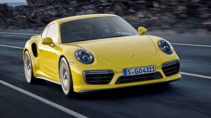 Η plug-in hybrid έκδοση της Porsche 911 (στη φωτό η 911 Turbo S) αναμένεται να έχει ισχύ πάνω από 700 ίππους.