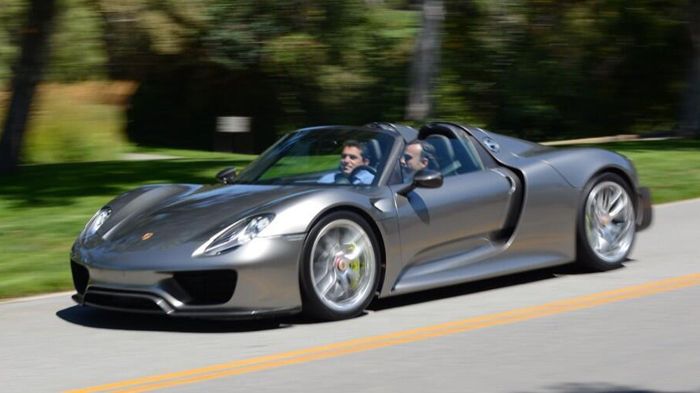 H φωτογραφία που δημοσίευσε η Porsche στο twitter αποκαλύπτει την έκδοση παραγωγής της νέας 918 Spyder. H φωτογραφία που δημοσίευσε η Porsche στο twitter αποκαλύπτει την έκδοση παραγωγής της νέας 918 Spyder.