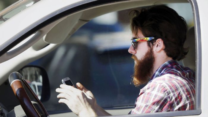 Πότε μπορείς να μιλάς στο κινητό ενώ οδηγείς; 