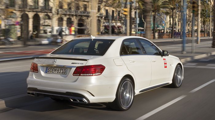 Η Ε63 AMG θα εφοδιάζεται με το νεότερο σύστημα τετρακίνησης 4MATIC. Η Ε63 AMG θα εφοδιάζεται με το νεότερο σύστημα τετρακίνησης 4MATIC.
