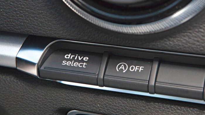 Το drive select επηρεάζει τιμόνι και γκάζι, επιτρέποντας στον οδηγό να επιλέξει 4 ρυθμίσεις λειτουργίας. 

