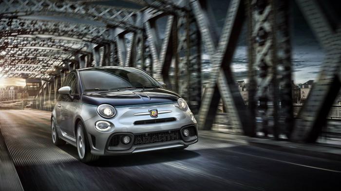 Η ειδική έκδοση 695 Rivale θα είναι διαθέσιμη με τον κινητήρα της έκδοσης Competizione των 1,4 λίτρων και απόδοση 180 ίππων. Η ειδική έκδοση 695 Rivale θα είναι διαθέσιμη με τον κινητήρα της έκδοσης Competizione των 1,4 λίτρων και απόδοση 180 ίππων.