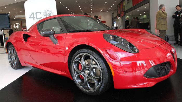 Οι 500 μονάδες της Alfa Romeo 4C Launch Edition εξαντλήθηκαν σε ένα μόλις μήνα μετά την παρουσίασή της στο Σαλόνι Αυτοκινήτου της Γενεύης το 2013. 