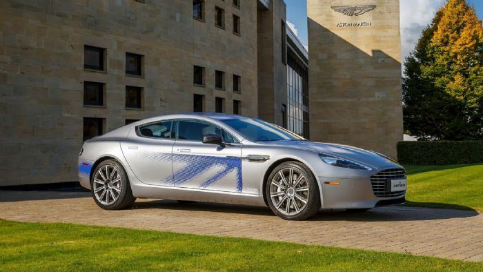 Η Aston Martin παρουσίασε την RapidE ως concept στα τέλη του 2015. Δεν ξέρουμε αν οι Βρετανοί θα παραμείνουν πιστοί στη σχεδίαση του μοντέλου παραγωγής, ούτε αν θα παραμείνουν οι περίπου 800 ίπποι…