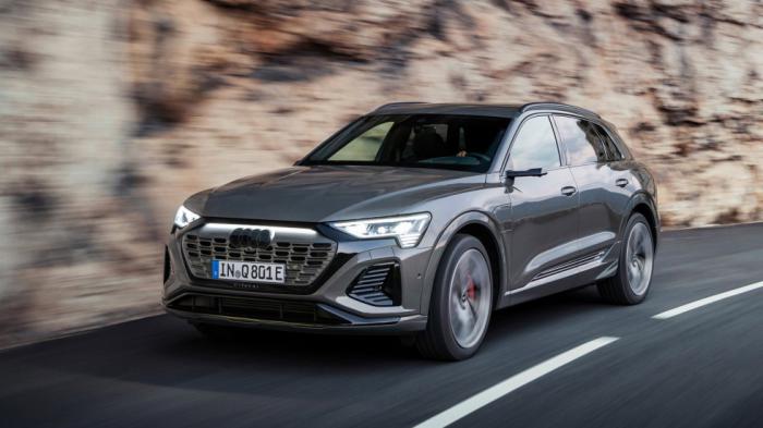 Με 3 οθόνες τα Q8 e-tron και Q8 e-tron Sportback Με 3 οθόνες τα Q8 e-tron και Q8 e-tron Sportback
