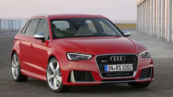 Το νέο RS3 Sportback τροφοδοτείται και πάλι από τον 2,5 λτ. 5κύλινδρο κινητήρα της Audi, που για την περίσταση αποδίδει 367 ίππους και 465 Nm ροπής.