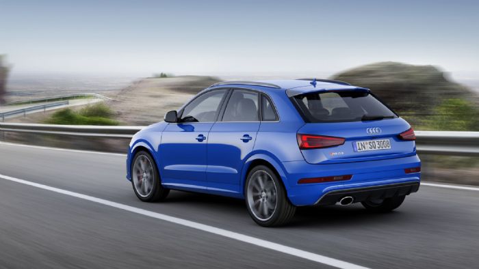 Το Audi RS Q3 έρχεται με το πακέτο Performance, το οποίο θα περιλαμβάνει αύξηση της απόδοσης του κινητήρα και φουλ έξτρα εξοπλισμό.