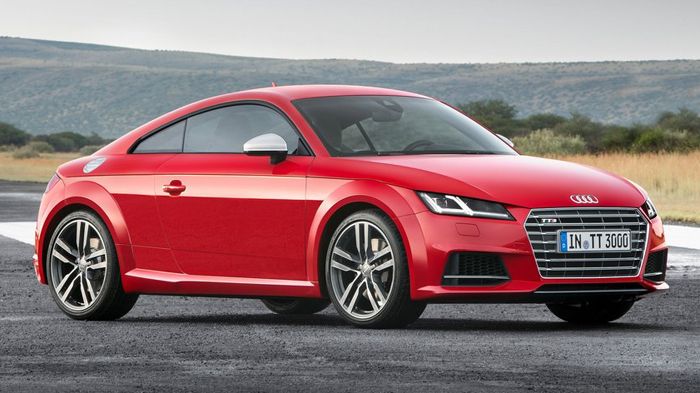 «Πετυχημένη συνταγή» φαίνεται ότι υπήρξε για την Audi το TT RS στην προηγούμενη γενιά του, σύμφωνα με τα λεγόμενα του επικεφαλής εσωτερικού σχεδιασμού της εταιρείας, Artur Deponte (εικόνα νέο TTS).