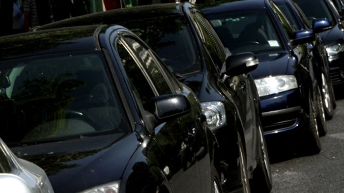 Μειώσεις των τεκμήριων διαβίωσης θα εισηγηθεί πιθανότατα το υπουργείο Οικονομικών, με άμεσο αποδέκτη τους κατόχους οχημάτων μεγάλου κυβισμού, που θα φορολογούνται λιγότερο.