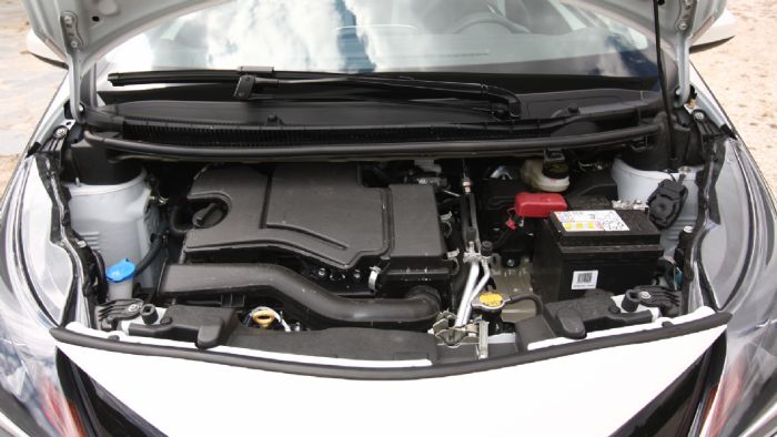 Ο 3κύλινδρος VVTi κινητήρας είναι οικονομικός και κινεί σβέλτα το ιαπωνικό μίνι.